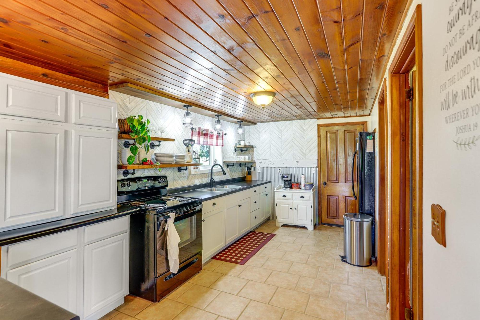 Quiet Shiloh Retreat With Spacious Yard And Fireplace! Exterior photo
